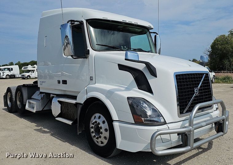 image for item DO2815 2016 Volvo VNL  semi truck