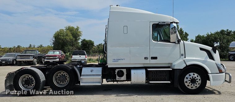 image for item DO2815 2016 Volvo VNL  semi truck