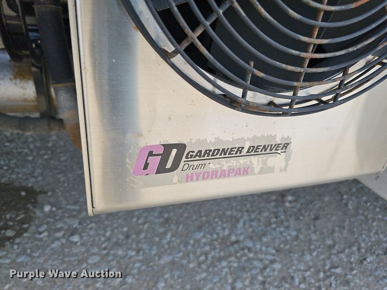 image for item DO2815 2016 Volvo VNL  semi truck