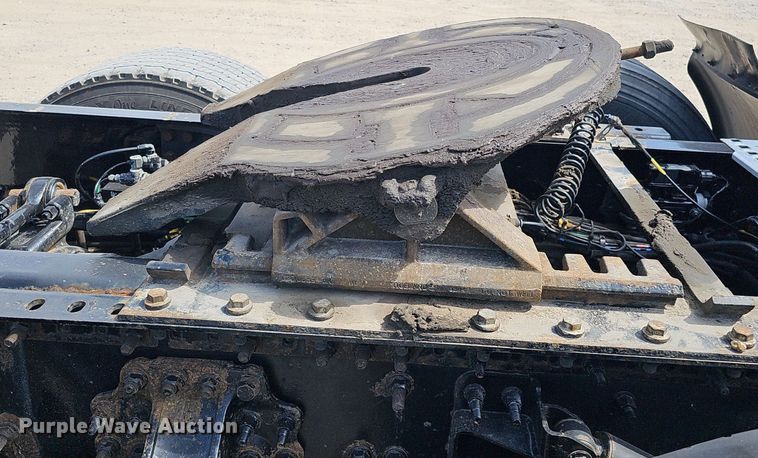 image for item DO2815 2016 Volvo VNL  semi truck