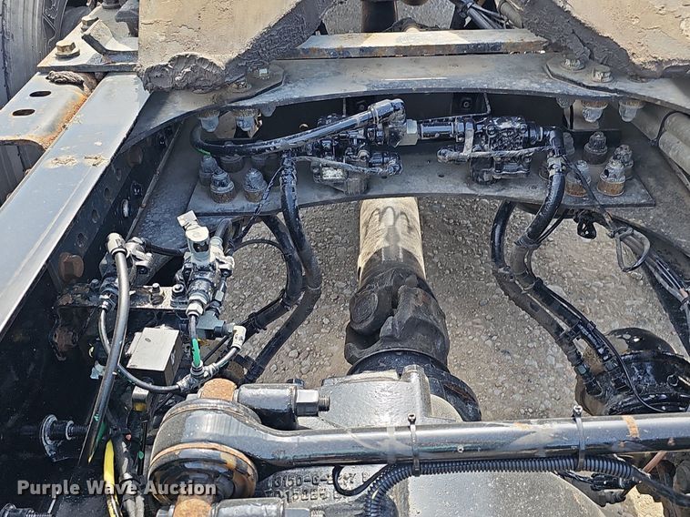 image for item DO2815 2016 Volvo VNL  semi truck