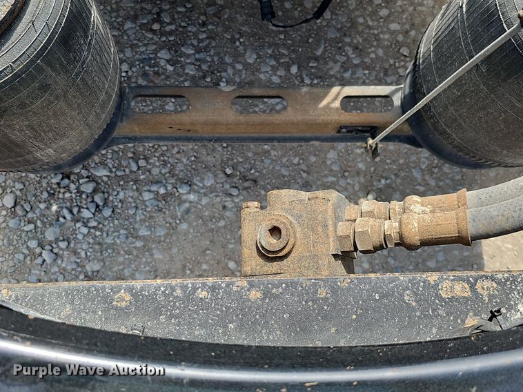 image for item DO2815 2016 Volvo VNL  semi truck