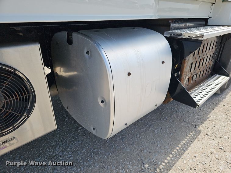 image for item DO2815 2016 Volvo VNL  semi truck