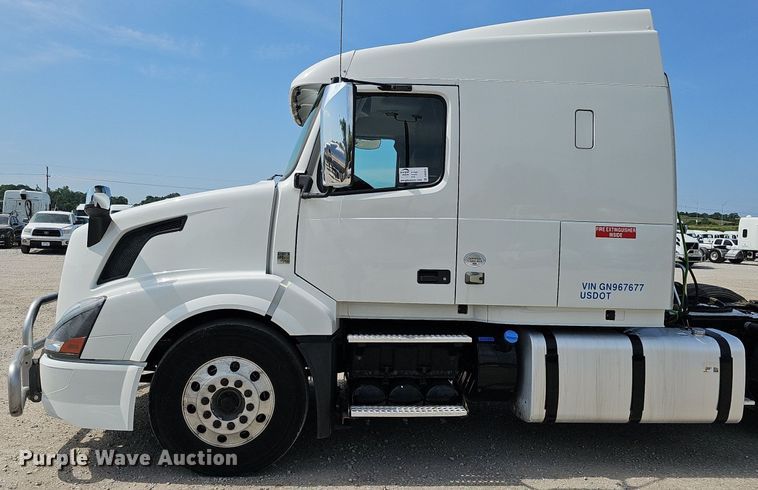 image for item DO2815 2016 Volvo VNL  semi truck
