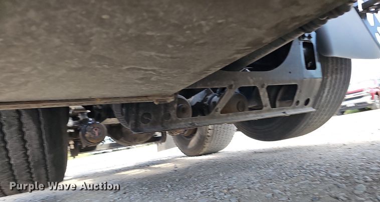 image for item DO2815 2016 Volvo VNL  semi truck