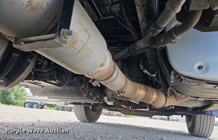 image for item DO2815 2016 Volvo VNL  semi truck