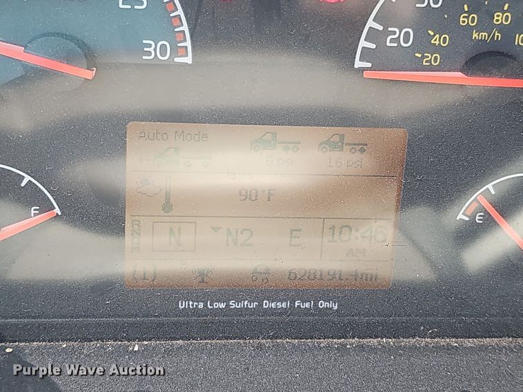 image for item DO2815 2016 Volvo VNL  semi truck