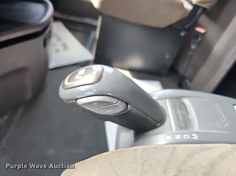 image for item DO2815 2016 Volvo VNL  semi truck