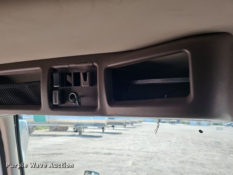 image for item DO2815 2016 Volvo VNL  semi truck