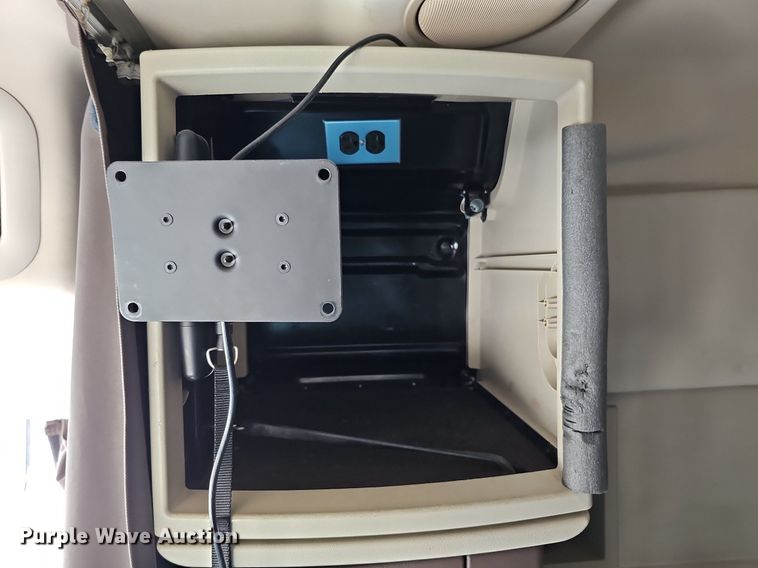 image for item DO2815 2016 Volvo VNL  semi truck