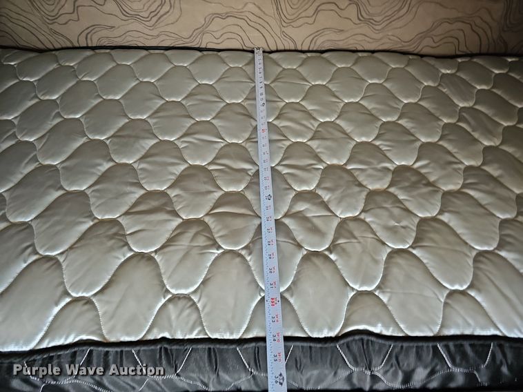 image for item DO2815 2016 Volvo VNL  semi truck