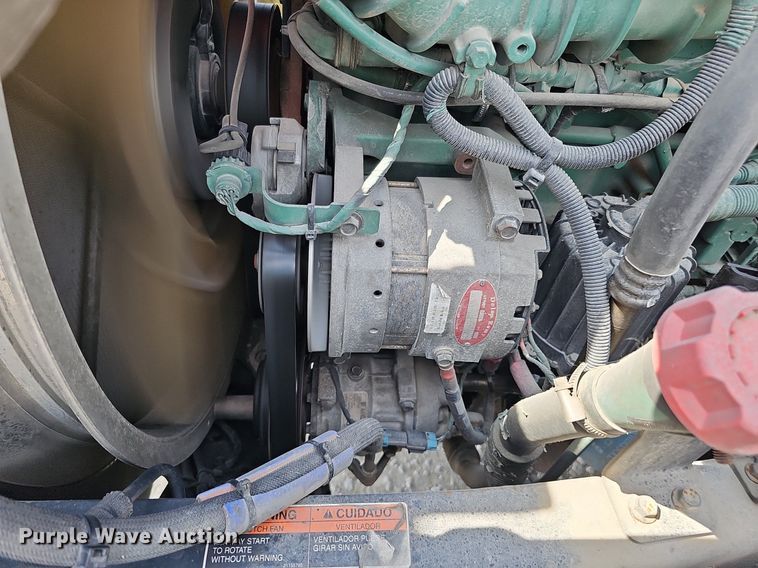 image for item DO2815 2016 Volvo VNL  semi truck