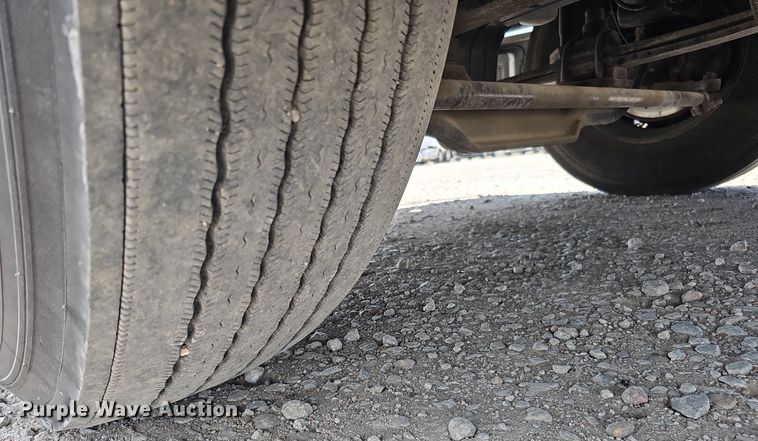 image for item DO2815 2016 Volvo VNL  semi truck