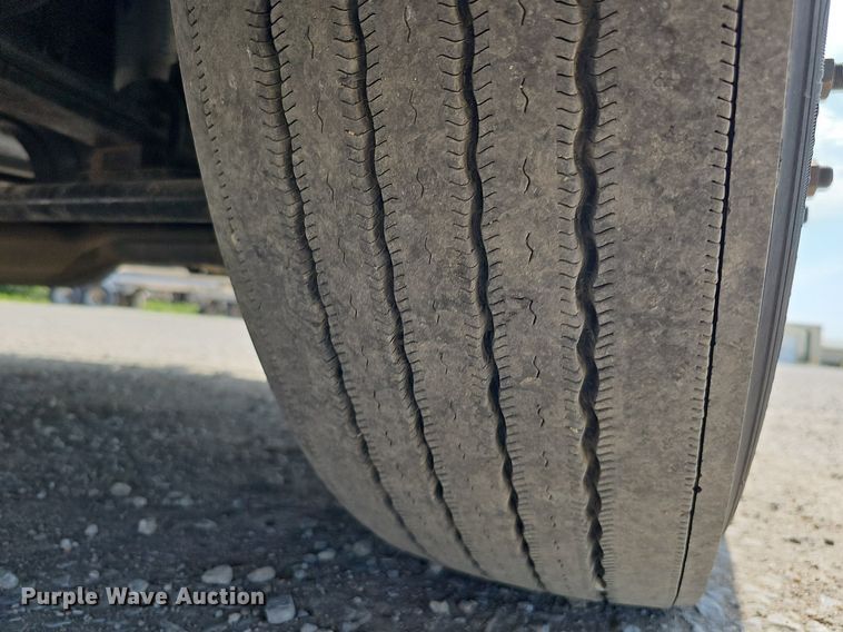 image for item DO2815 2016 Volvo VNL  semi truck