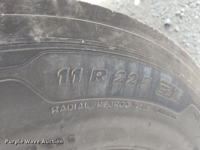 image for item DO2815 2016 Volvo VNL  semi truck