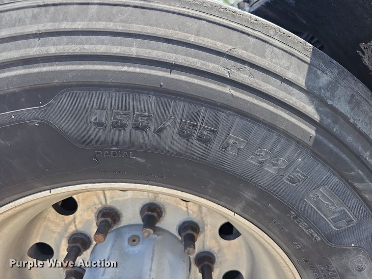 image for item DO2815 2016 Volvo VNL  semi truck