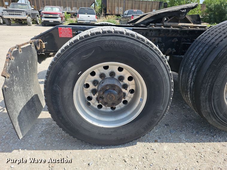 image for item DO2815 2016 Volvo VNL  semi truck