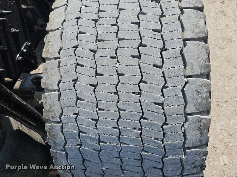 image for item DO2815 2016 Volvo VNL  semi truck