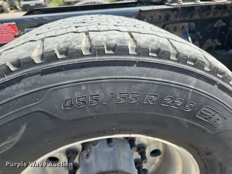 image for item DO2815 2016 Volvo VNL  semi truck