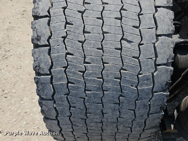 image for item DO2815 2016 Volvo VNL  semi truck