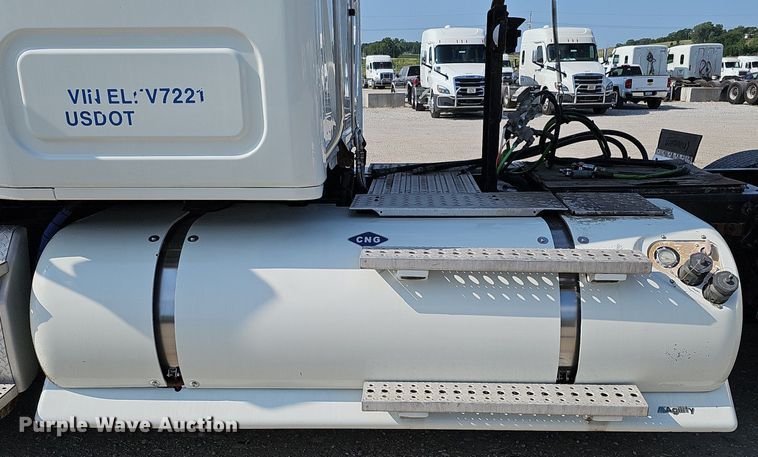 image for item DO2816 2014 Freightliner Cascadia 132  semi truck