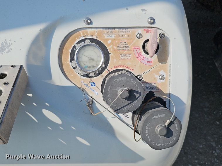 image for item DO2816 2014 Freightliner Cascadia 132  semi truck