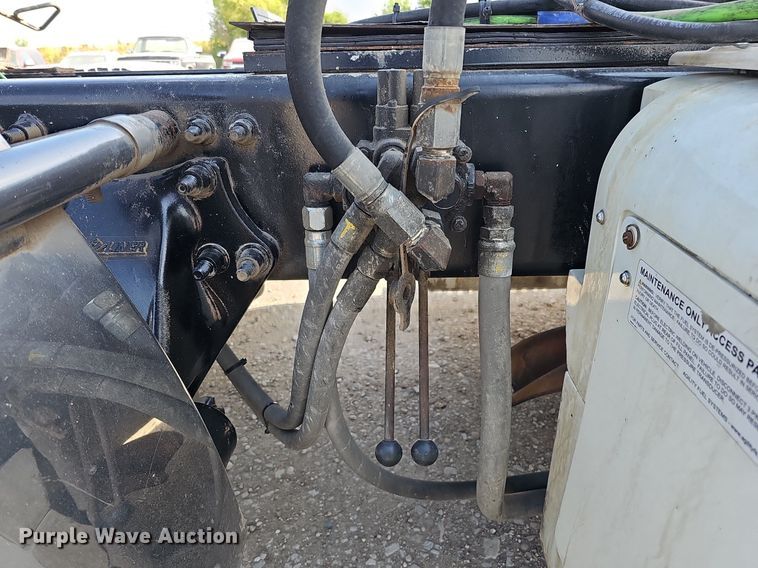 image for item DO2816 2014 Freightliner Cascadia 132  semi truck