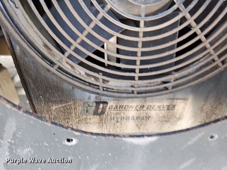 image for item DO2816 2014 Freightliner Cascadia 132  semi truck