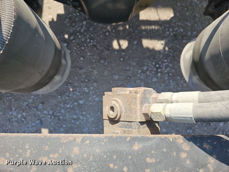 image for item DO2816 2014 Freightliner Cascadia 132  semi truck