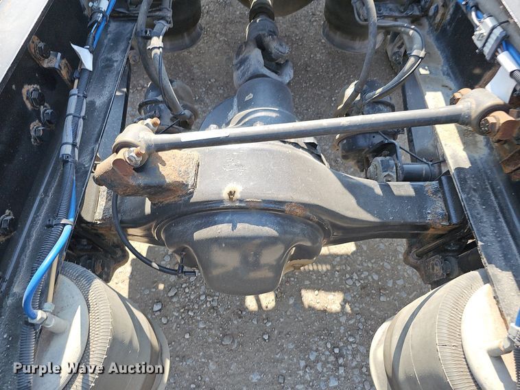 image for item DO2816 2014 Freightliner Cascadia 132  semi truck