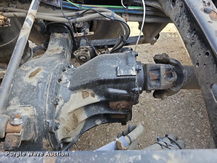 image for item DO2816 2014 Freightliner Cascadia 132  semi truck