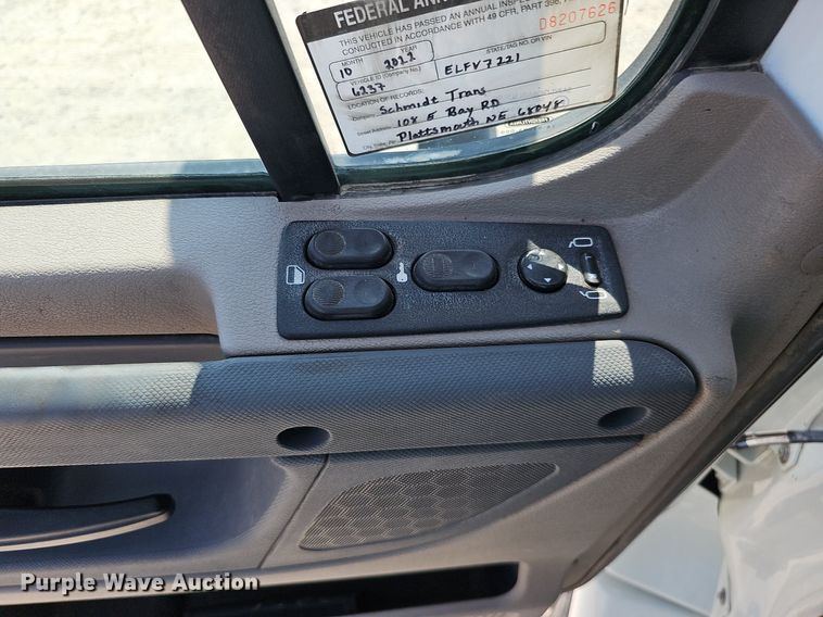 image for item DO2816 2014 Freightliner Cascadia 132  semi truck