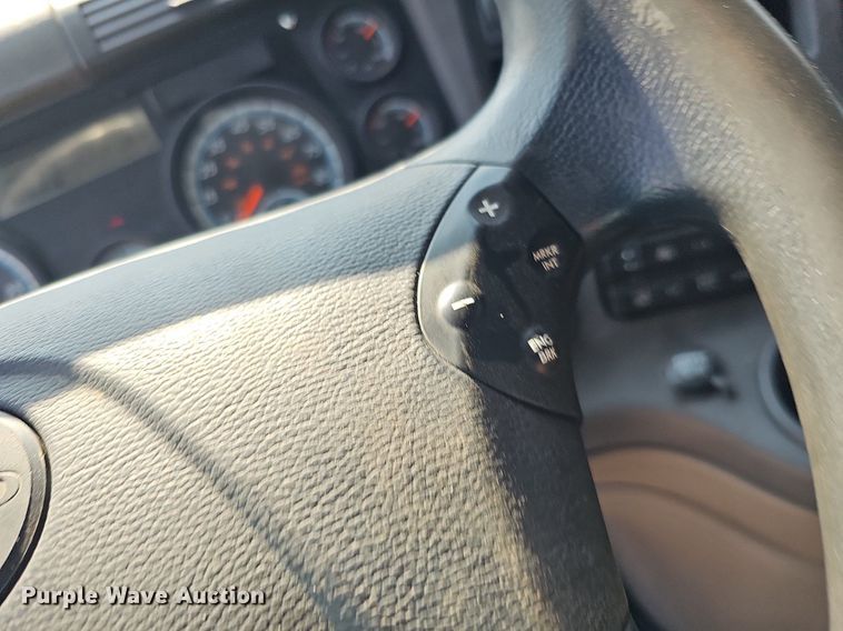 image for item DO2816 2014 Freightliner Cascadia 132  semi truck