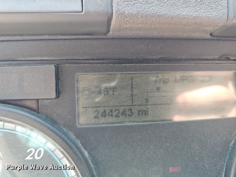 image for item DO2816 2014 Freightliner Cascadia 132  semi truck