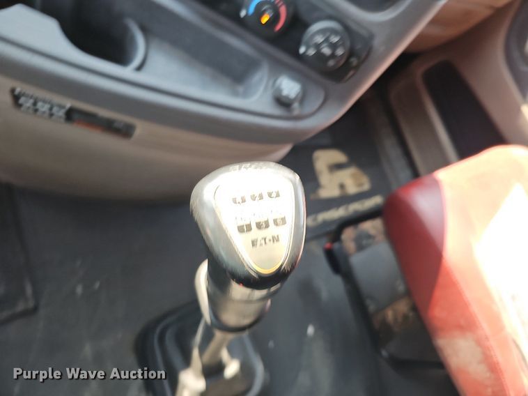 image for item DO2816 2014 Freightliner Cascadia 132  semi truck