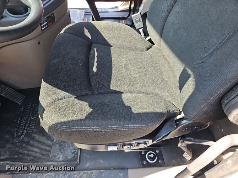 image for item DO2816 2014 Freightliner Cascadia 132  semi truck