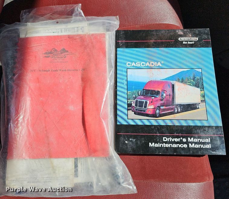image for item DO2816 2014 Freightliner Cascadia 132  semi truck
