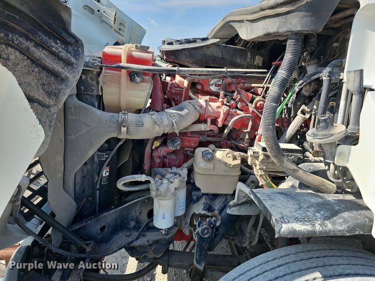 image for item DO2816 2014 Freightliner Cascadia 132  semi truck