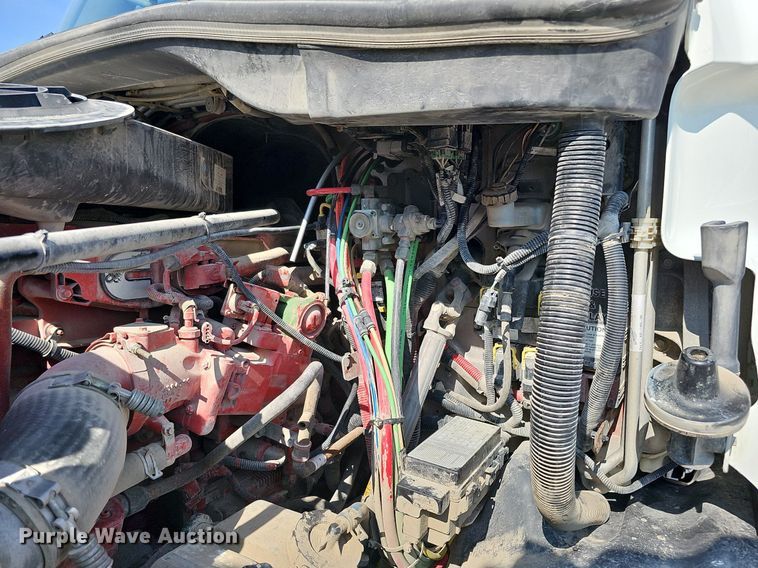 image for item DO2816 2014 Freightliner Cascadia 132  semi truck