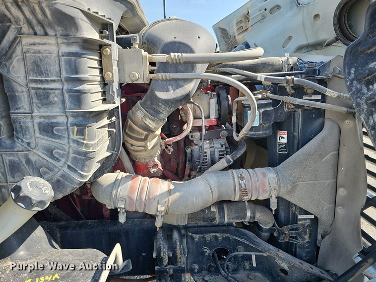 image for item DO2816 2014 Freightliner Cascadia 132  semi truck