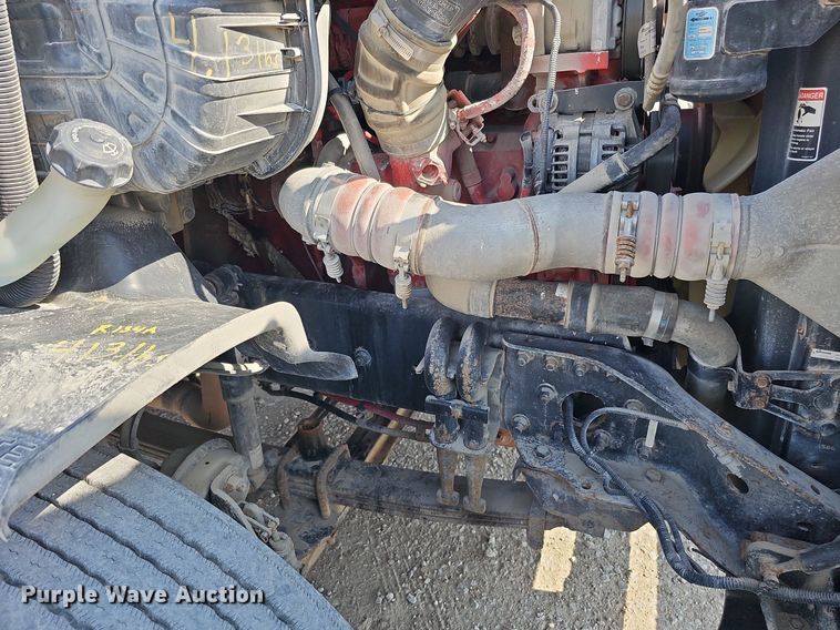 image for item DO2816 2014 Freightliner Cascadia 132  semi truck