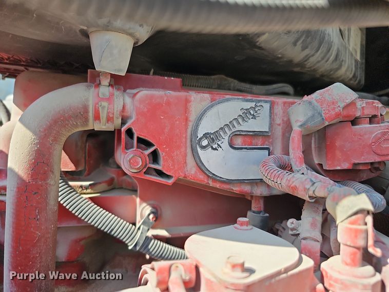 image for item DO2816 2014 Freightliner Cascadia 132  semi truck