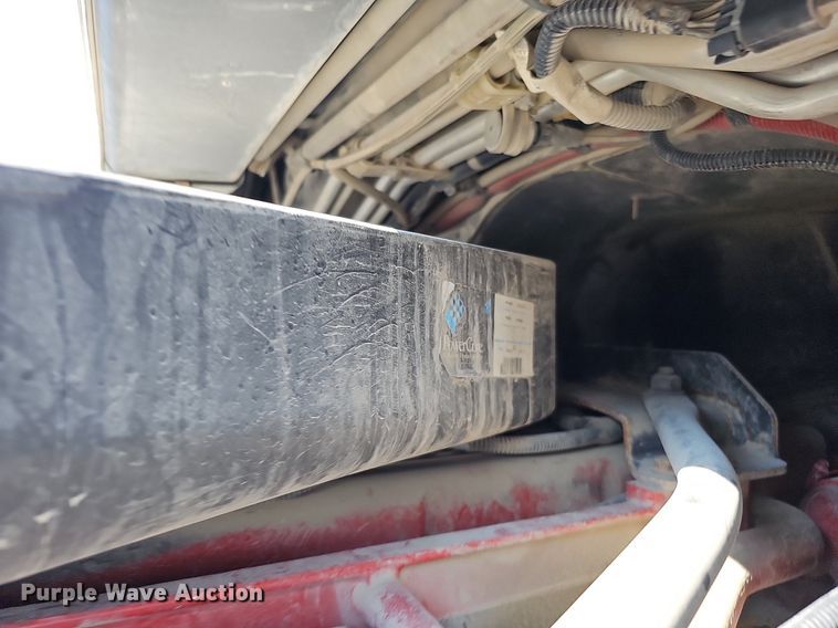 image for item DO2816 2014 Freightliner Cascadia 132  semi truck