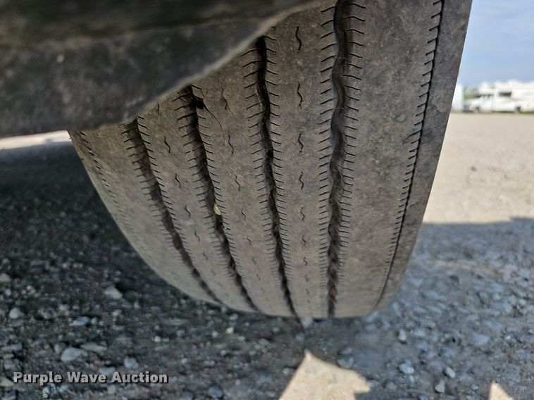 image for item DO2816 2014 Freightliner Cascadia 132  semi truck