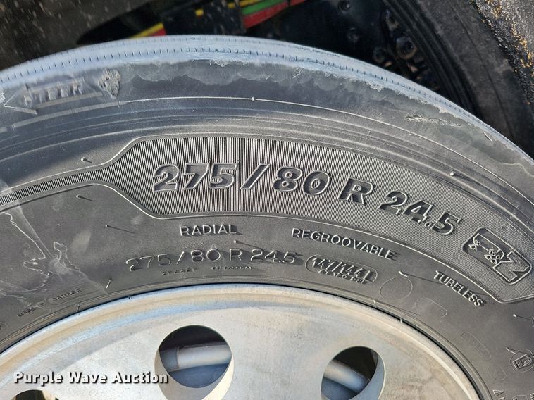 image for item DO2816 2014 Freightliner Cascadia 132  semi truck