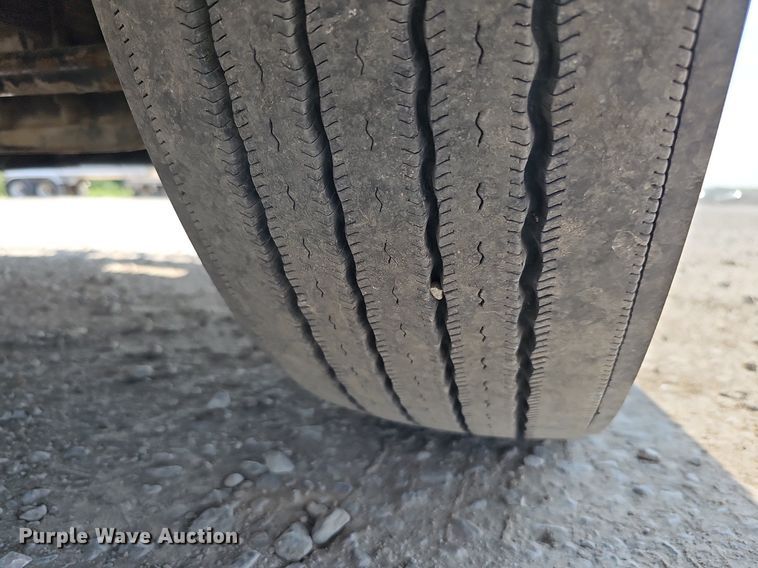 image for item DO2816 2014 Freightliner Cascadia 132  semi truck