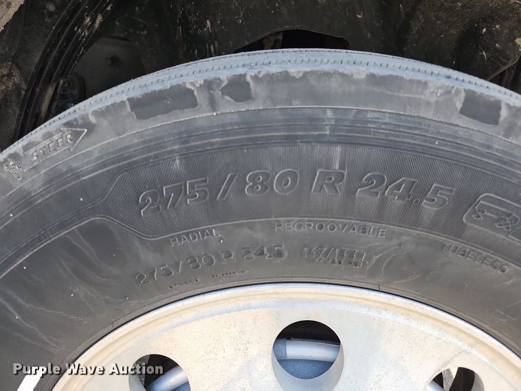 image for item DO2816 2014 Freightliner Cascadia 132  semi truck