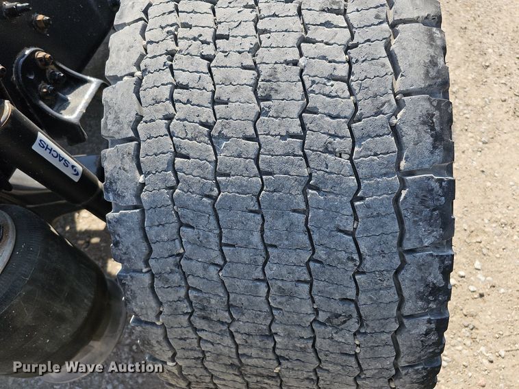 image for item DO2816 2014 Freightliner Cascadia 132  semi truck