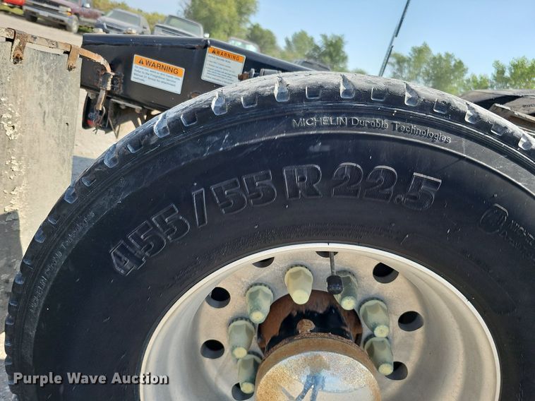 image for item DO2816 2014 Freightliner Cascadia 132  semi truck