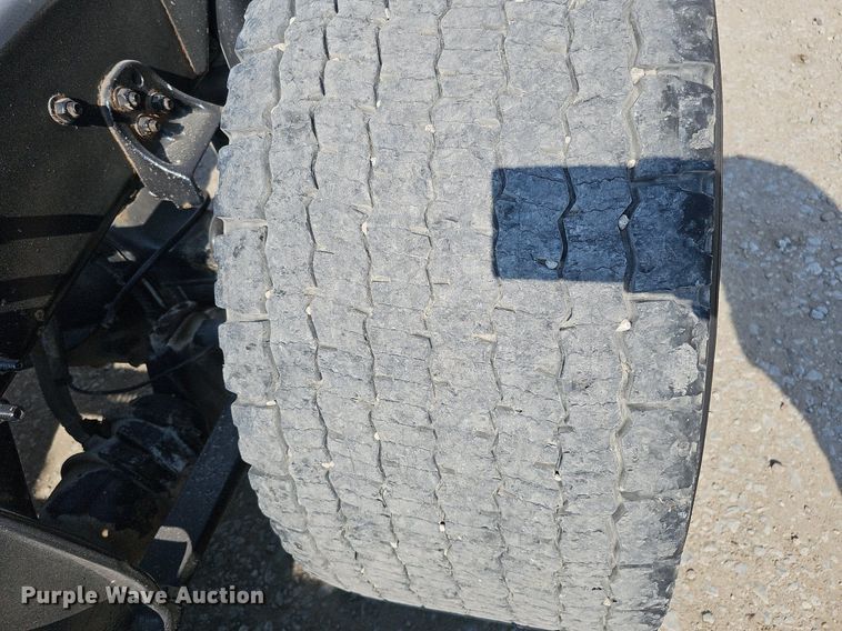 image for item DO2816 2014 Freightliner Cascadia 132  semi truck